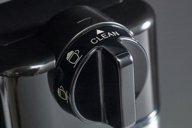 Система автоматической очистки контейнера для молока